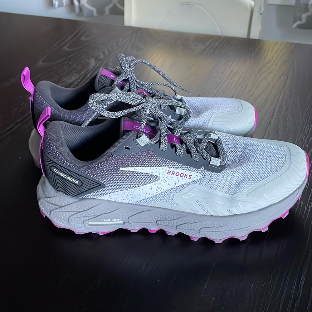 Brooks Cascadia Women’s Size 6.5 W